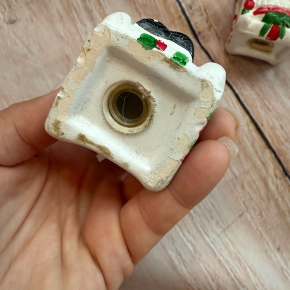 Vintage Santa Claus & Mrs. Claus Ceramic Salt & Pepper Shakers Christmas Holiday - Picture 3 of 9